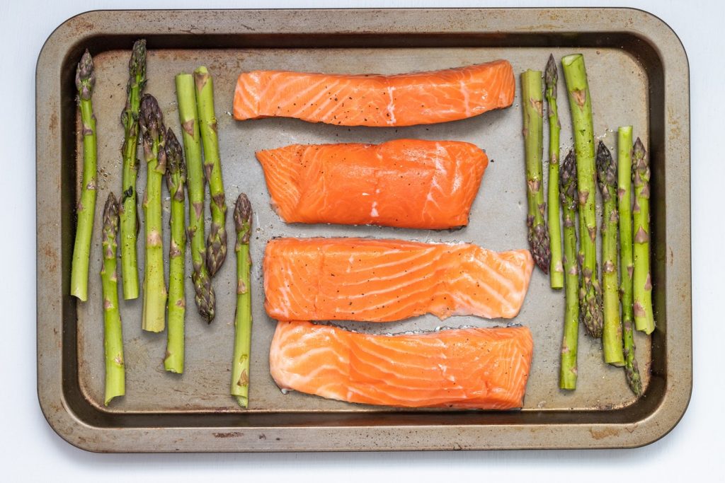 Salmon fillets with asparagus