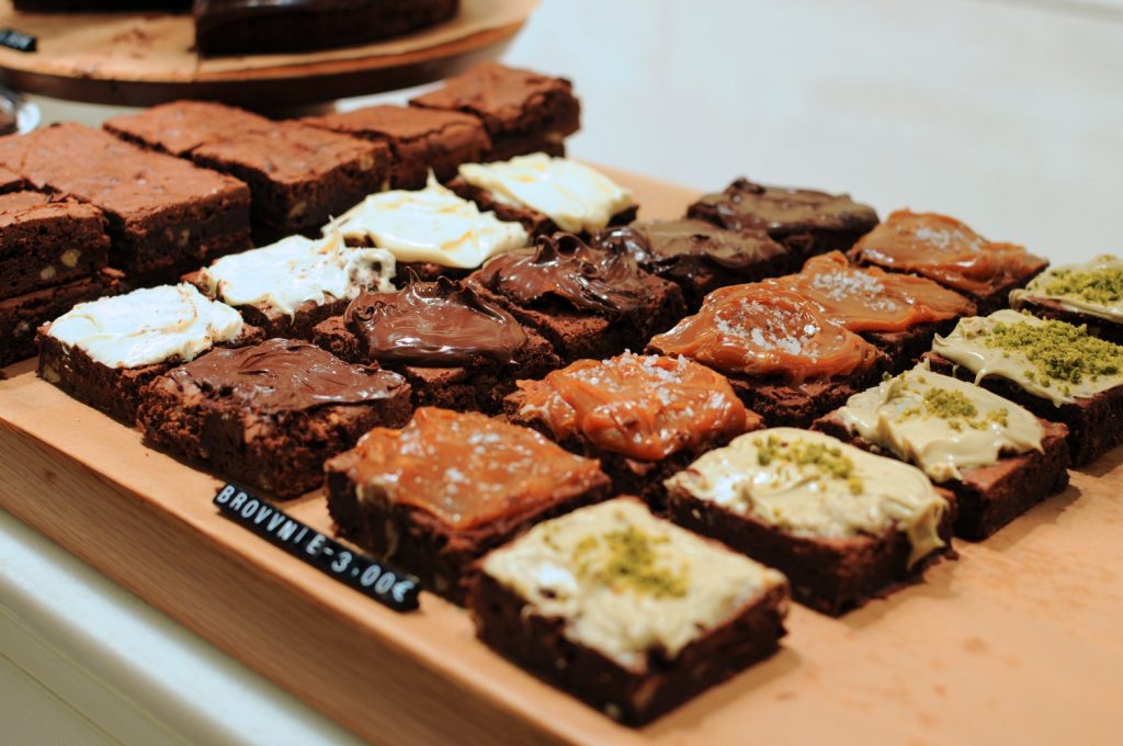 Rows of chocolate brownies at a cafe